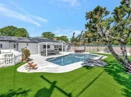 New cheerful villa, Pool, Spa, Mini Golf, Game room, Fire pit next to Disneyland