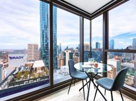 High-rise condo in Melbourne CBD，位于墨尔本的酒店