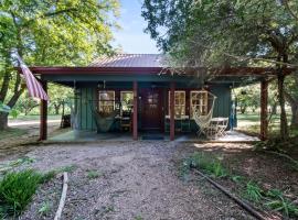 Bird House Countryside Pecan Farm 14acre San Marcos，位于Maxwell的农家乐