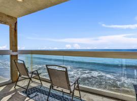 Malibu Beach House with Private Beach Access，位于马里布的酒店