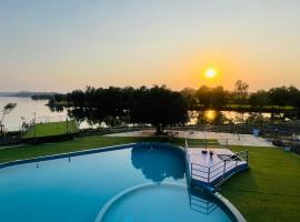 Amigos Lake Resort-Igatpuri, Maharashtra，位于伊加特普里的酒店