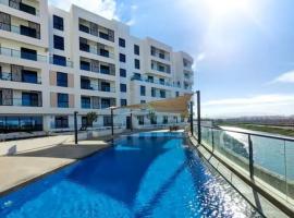 Beachfront 2BHK apartment at Al Mouj，位于锡卜的公寓