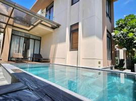 3-bedroom Villa with pool inhouse Cam Ranh beach，位于Cam Lâm的酒店