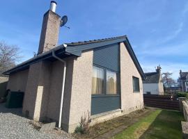 Cathwill - Cosy 4 Star Cottage - Cairngorm National Park，位于牛顿莫尔的酒店