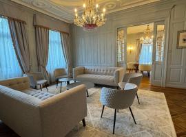 Entire Zurich Villa, Your Private Luxury Escape，位于苏黎世的酒店