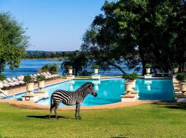 赞比亚维多利亚瀑布皇家利文斯顿安纳塔拉酒店，位于利文斯顿的带停车场的酒店