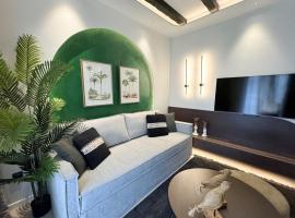 Urban Gem in the Heart of Naoussa A Stylish Escape，位于纳乌萨玛西亚斯的滑雪度假村