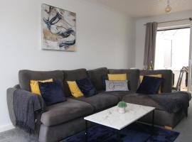 Comfy 2-Bedroom House in Parkgate - Ideal for Contractors or Business Travellers - Free Fast Wifi and Netflix，位于罗瑟勒姆的酒店