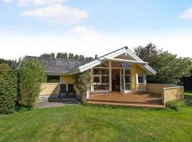 Nice Home In Tisvildeleje With Sauna