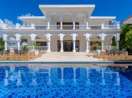 Villa Branca Diani Boutique Luxury & Personalized Service，位于迪亚尼海滩的酒店