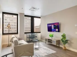 1B1B Sky High Luxury Valet Gym Lounge Roku