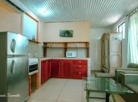 6 Cute studio, GREAT location, close to beach! With AC!