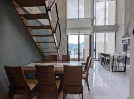 Luxury Loft Monterrey City Living at Landmark High Rise，位于蒙特雷的公寓