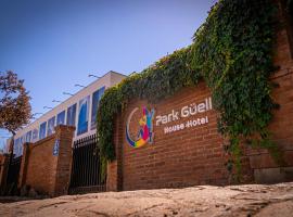 Park Güell House Hotel，位于塔尔卡Talca - TLX附近的酒店