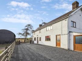 Upper Caerfaelog Farmhouse，位于Llanbister的别墅