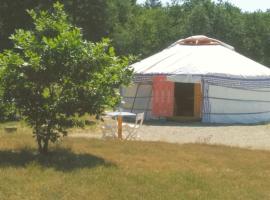 Yourte et nature，位于Magnien的酒店