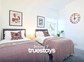 Fielding House by Truestays - NEW 3 Bedroom House in Stoke-on-Trent，位于特伦特河畔斯托克的度假短租房