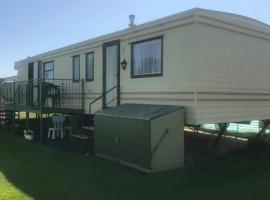 Caravan in Hemsby，位于赫姆斯比的豪华帐篷营地