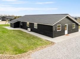 Nice Home In Tarm With Sauna，位于察姆的酒店