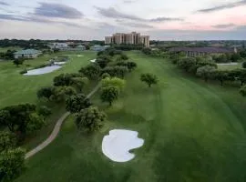 The Ritz-Carlton Dallas, Las Colinas
