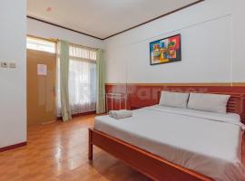 Seruni Guest House Near Alun Alun Lembang Mitra RedDoorz，位于伦邦的酒店