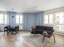 Metro Wilanowska Apartment with SPA by BookingHost