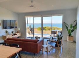 Wild Retreat - Luxury Home with Magnificent Views，位于Vivonne Bay的度假屋