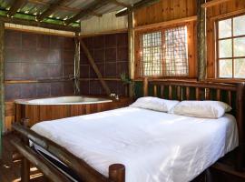 Mantis and Moon Backpackers and Surf Hostel，位于希伯丁的酒店