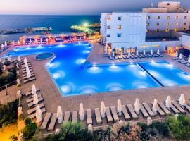 Vuni Palace Hotel & Casino & SPA，位于凯里尼亚的酒店