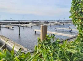 Gorgeous Ship In Loosdrecht With Wifi