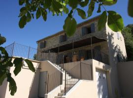 maison 180 m² proche de Beaumes de Venise，位于La Roque-Alric的度假屋