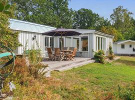 Cozy Home In Sparreholm With Wifi，位于Sparreholm的酒店