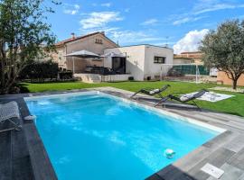 Jolie villa avec piscine à 15mn des plages，位于莫吉奥的酒店