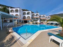 阿雷多莎公寓式酒店，位于托隆的酒店