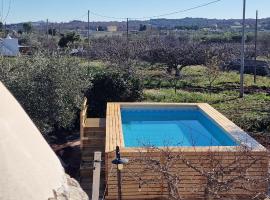 Trulli Beauty ALCOVA，位于洛科罗通多的带泳池的酒店