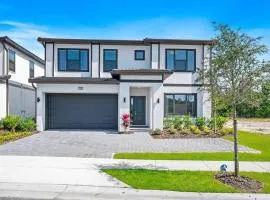 1209 Butterfly Mansion Sleeps 23