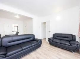 4 Bedroom House 2 baths Dagenham