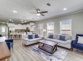 Relaxing Biloxi Vacation Rental Condo Near Beach!，位于比洛克西的酒店