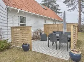 Nice Home In Ebeltoft With 4 Bedrooms, Sauna And Internet