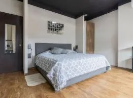 506 Great Location AC 1Bdrm 1bath apt Rooftop