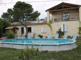 Villa spacieuse a Villeneuve les Avignon avec piscine privee