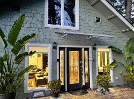 Avenue of the Giants River View Home (#1)，位于Miranda的酒店