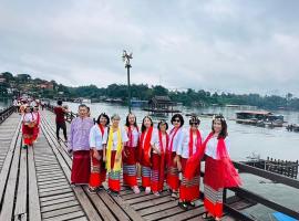 Baan Dongsak River view，位于桑卡武里水下寺附近的酒店