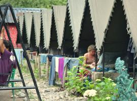 Himtrek Riverside Camps, Kasol，位于卡索尔的酒店