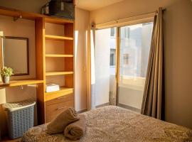 Downtown Beach Condo w/ Pool，位于卡波圣卢卡斯的酒店