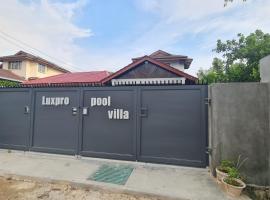 Luxpro Luxury Villa / Seremban 2 / Private Swimming Pool，位于芙蓉的酒店