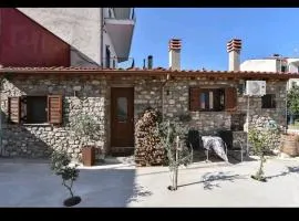 Το πατρικό του Σταύρου.