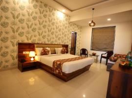 Hotel Bhairav Bagh with Swimming Pool，位于乌代浦达博克机场 - UDR附近的酒店