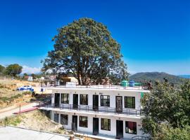 Atithi Home Stay - Himalayas view，位于Chaukori的民宿