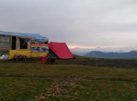 Lambhari view cafe & clamping，位于Shoja的豪华帐篷